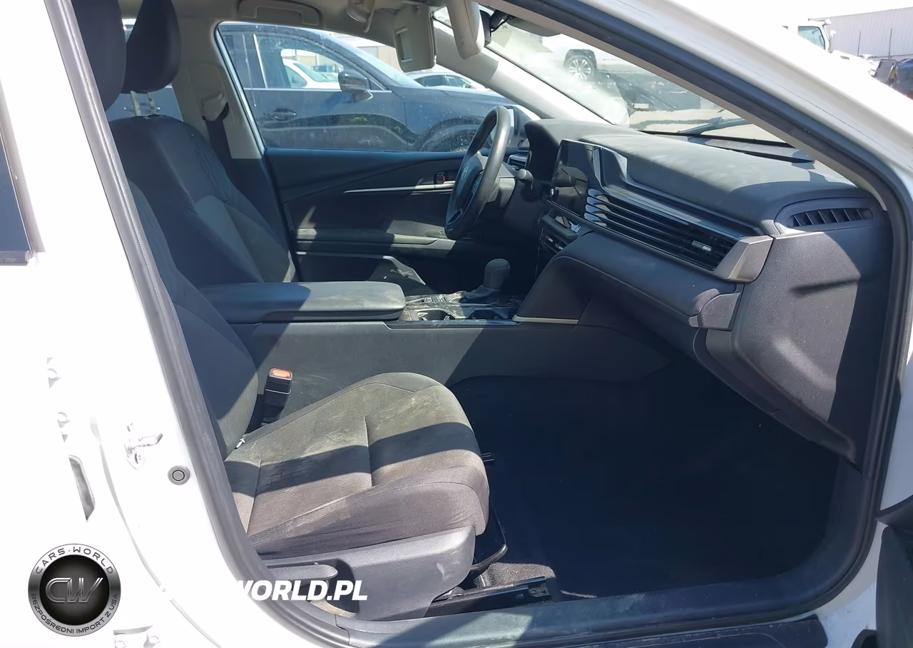 2025 Toyota Camry Le VIN:4T1DAACK9SU596945 - 5