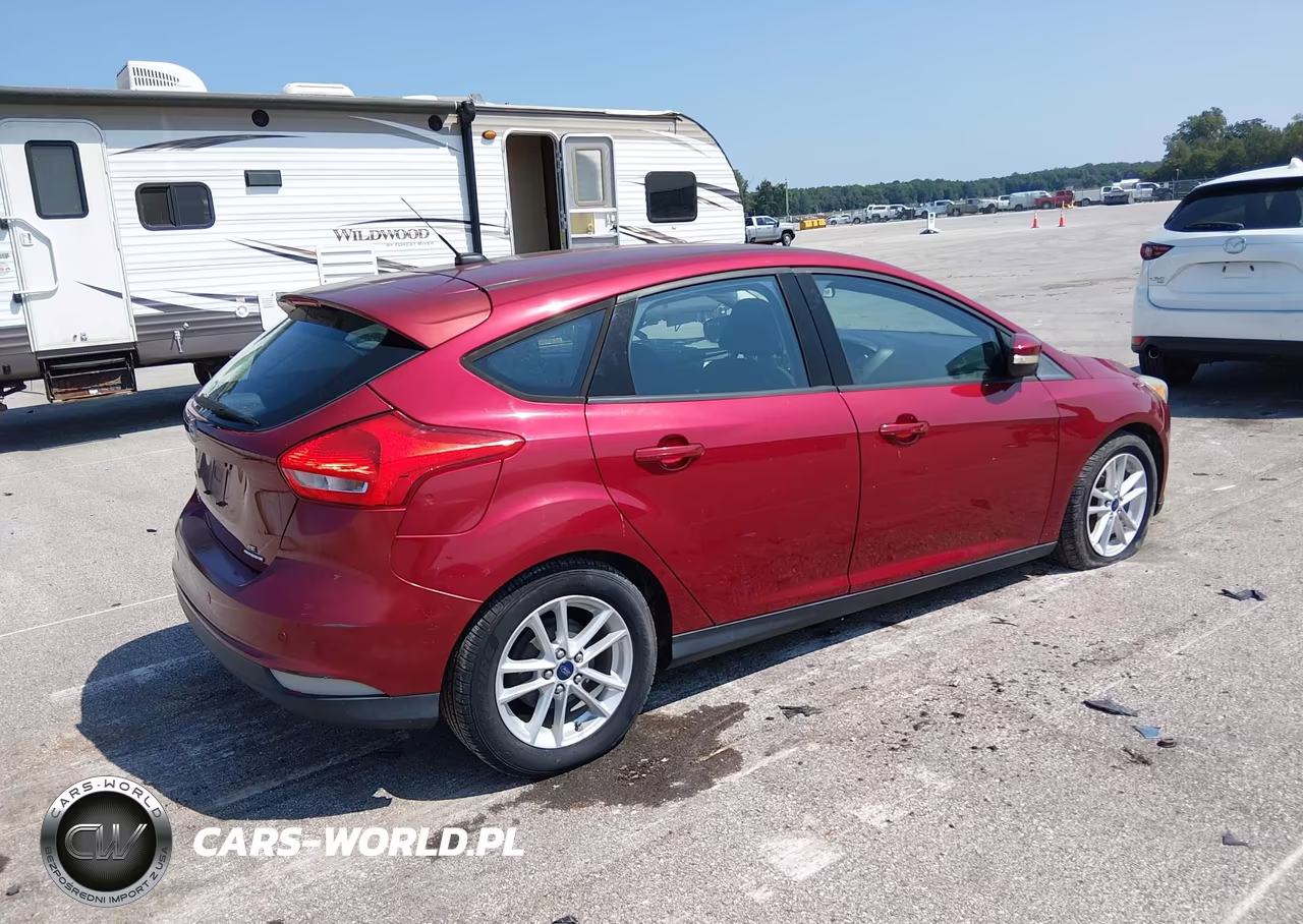 2015 Ford Focus Se VIN:1FADP3K24FL209137 - 4