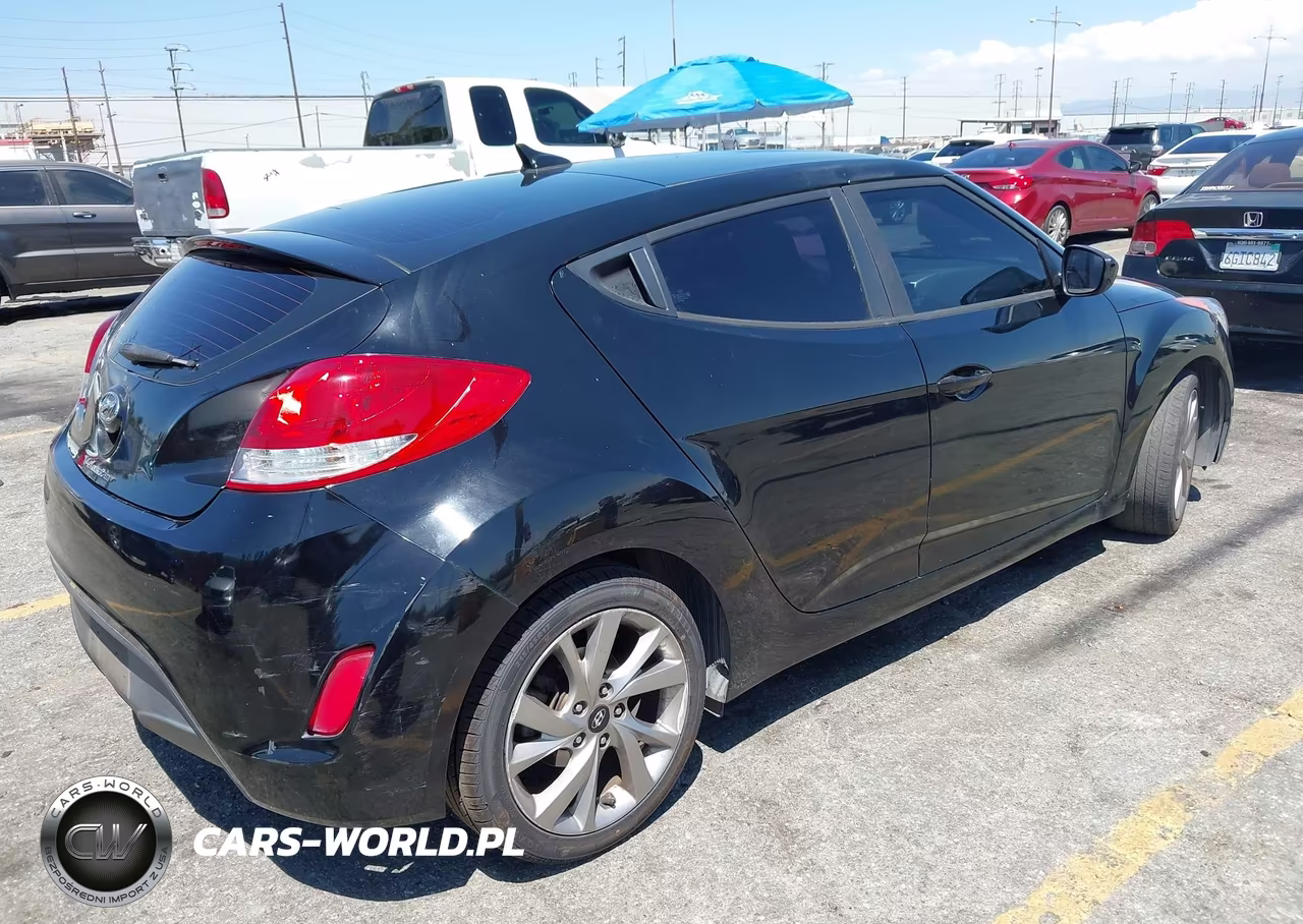 2017 Hyundai Veloster VIN:KMHTC6AD8HU309112 - 4