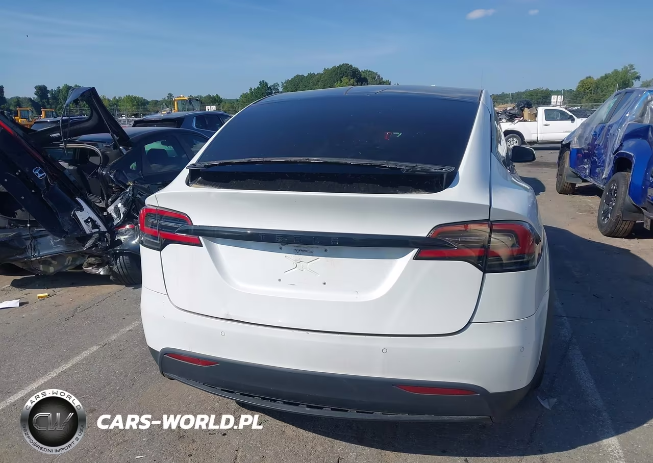2018 Tesla Model X VIN:5YJXCBE21JF085848 - 16