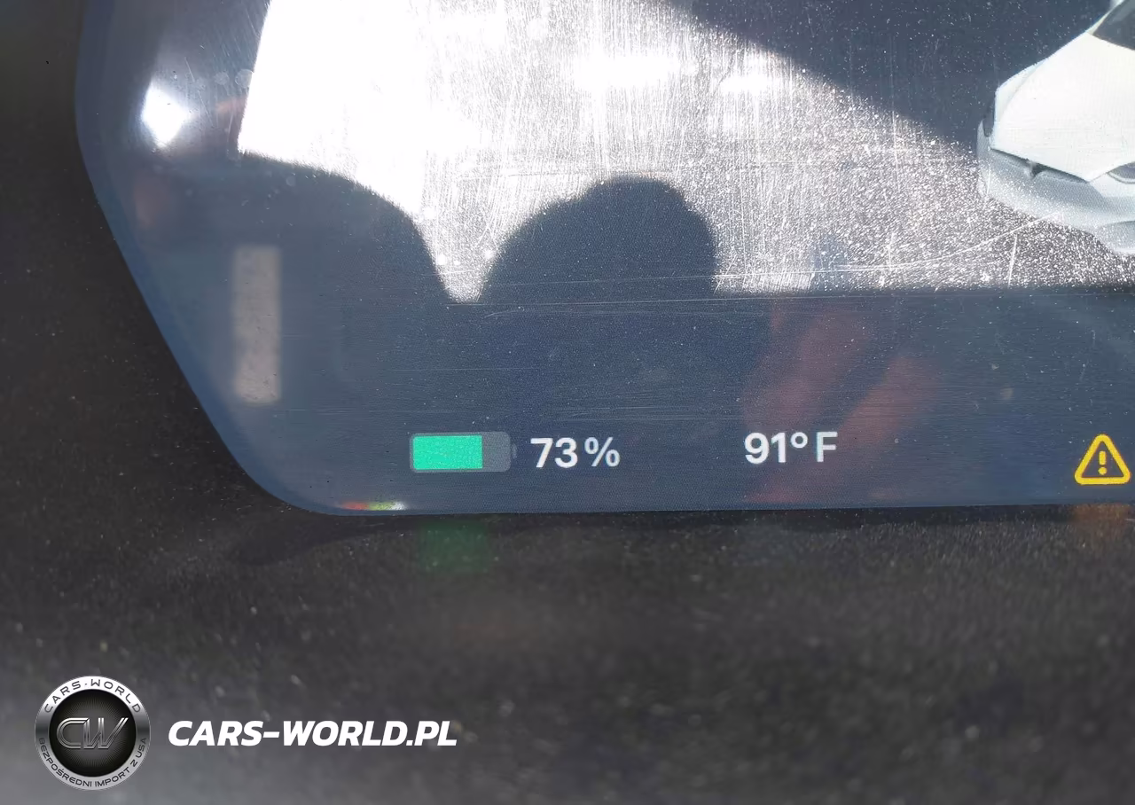 2018 Tesla Model X VIN:5YJXCBE21JF085848 - 17