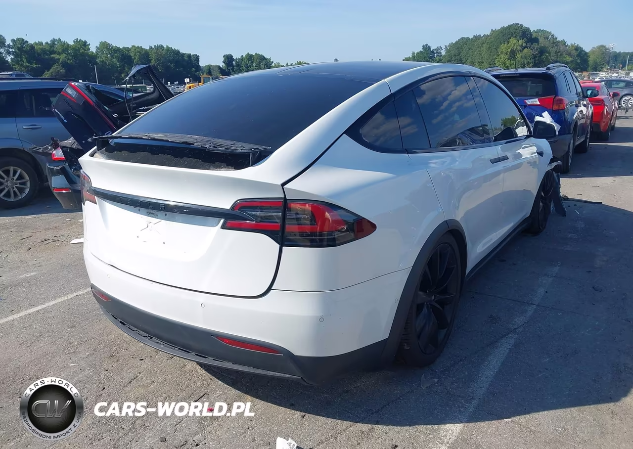 2018 Tesla Model X VIN:5YJXCBE21JF085848 - 4