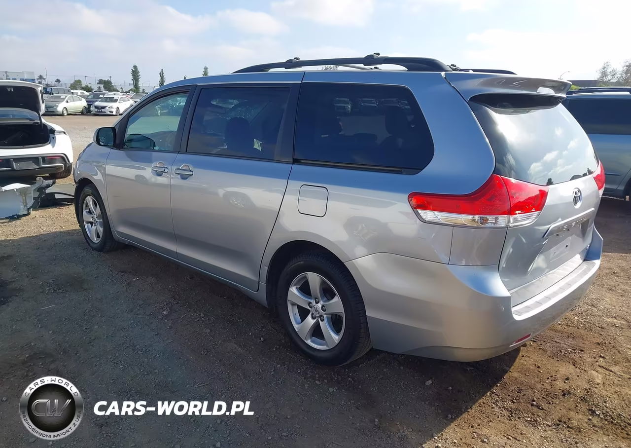 2014 Toyota Sienna Le V6 8 Passenger VIN:5TDKK3DC9ES511705 - 3