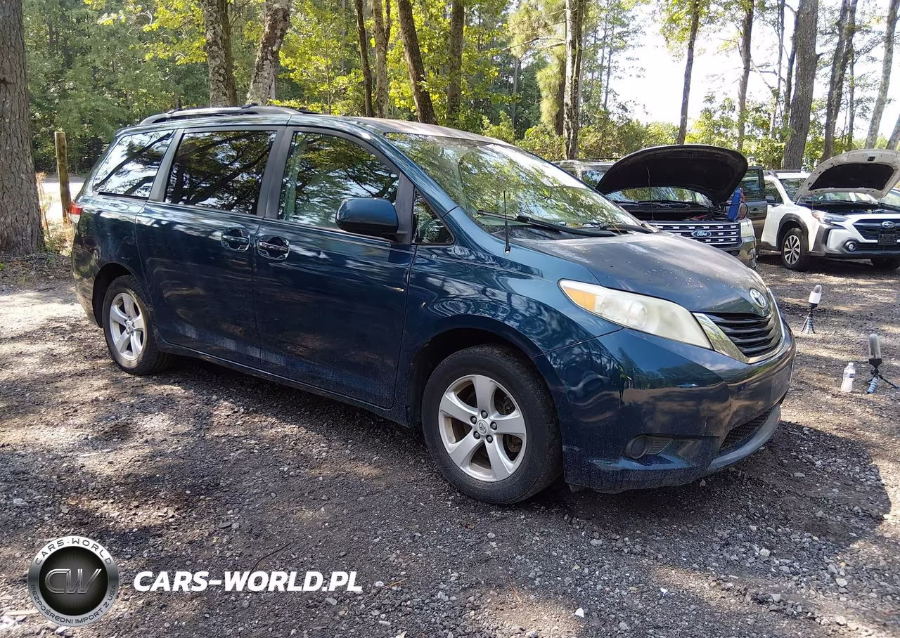 2011 Toyota Sienna Le V6 – zdjęcie 1 z 12