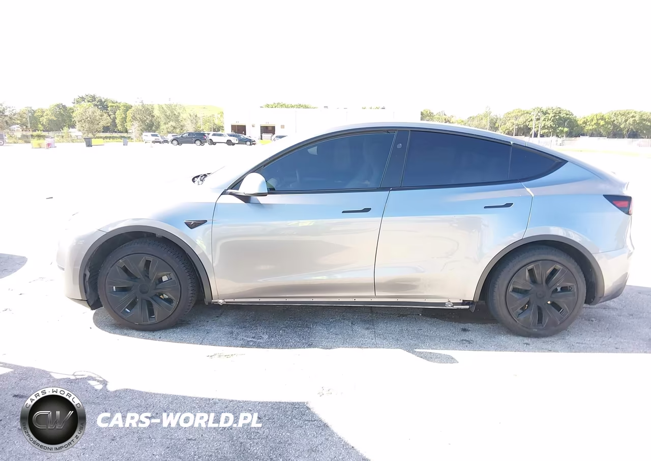 2025 Tesla Model Y Long Range Dual Motor All-Wheel Drive VIN:7SAYGDEE5SA361304 - 14