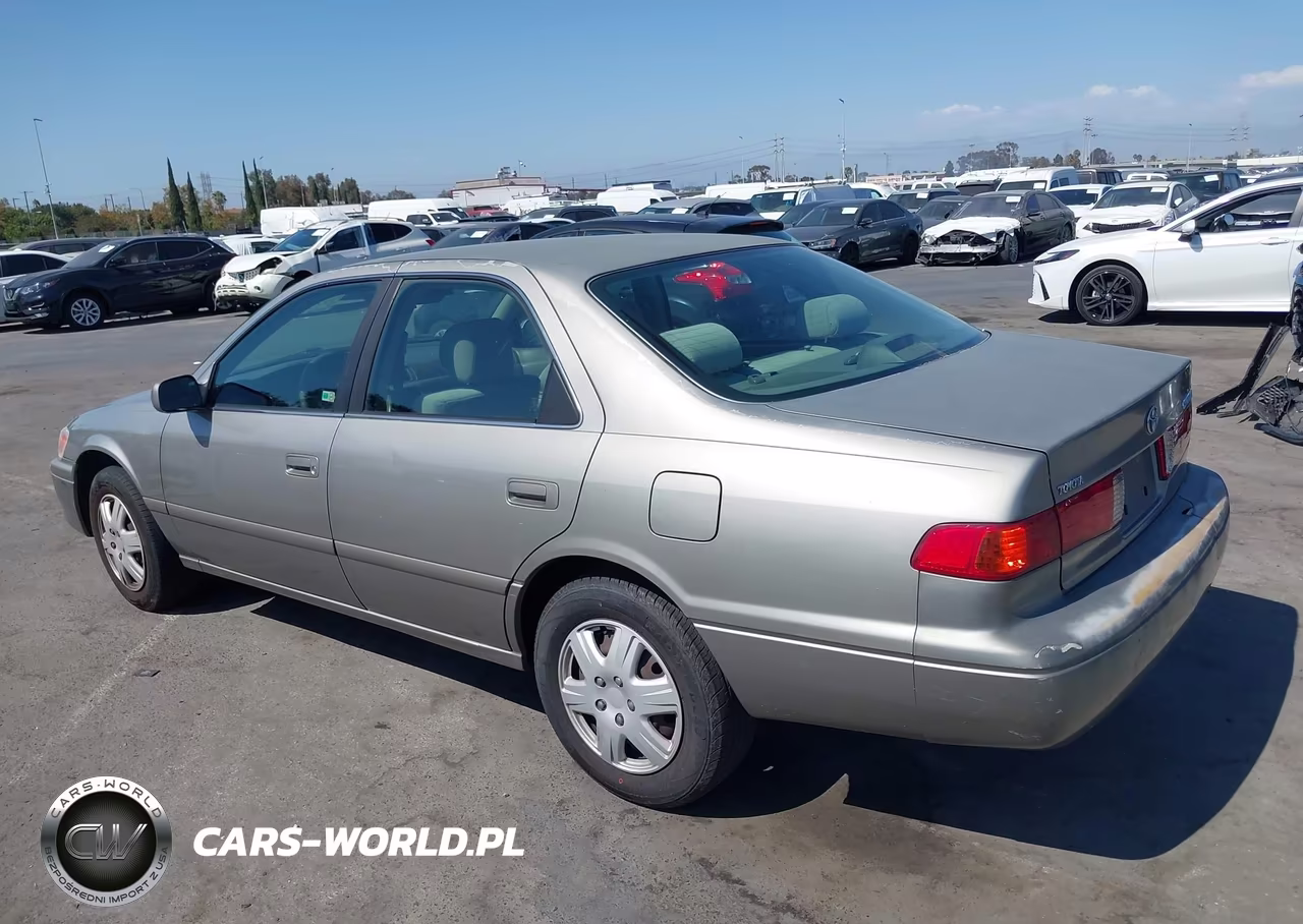 2001 Toyota Camry Le VIN:JT2BG22K910606115 - 3