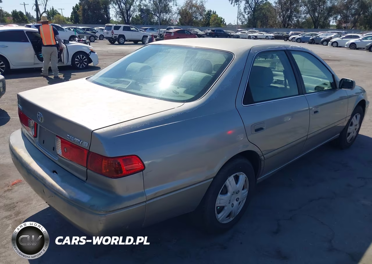 2001 Toyota Camry Le VIN:JT2BG22K910606115 - 4
