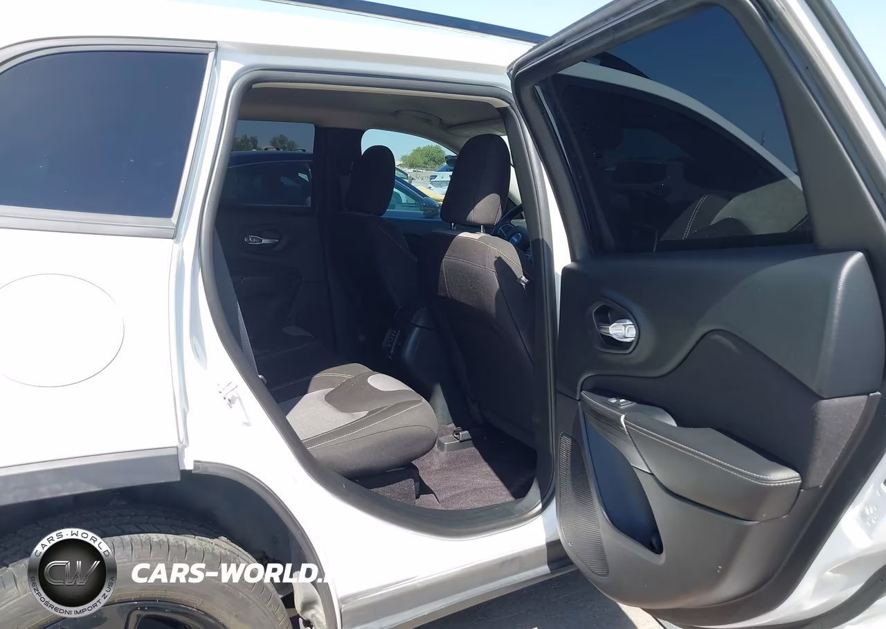 2016 Jeep Cherokee Altitude VIN:1C4PJLAB1GW315314 - 8