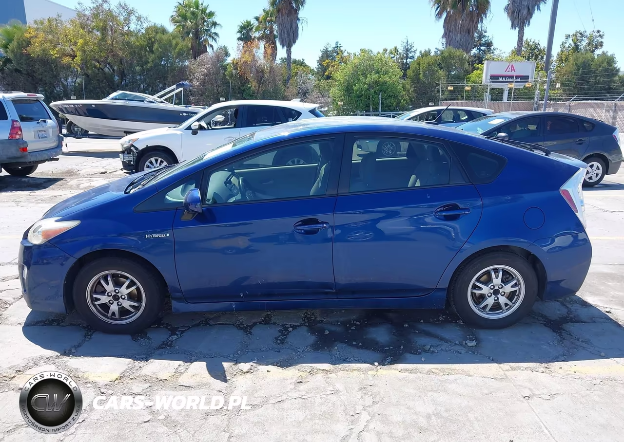2011 Toyota Prius Three VIN:JTDKN3DU9B1428445 - 14