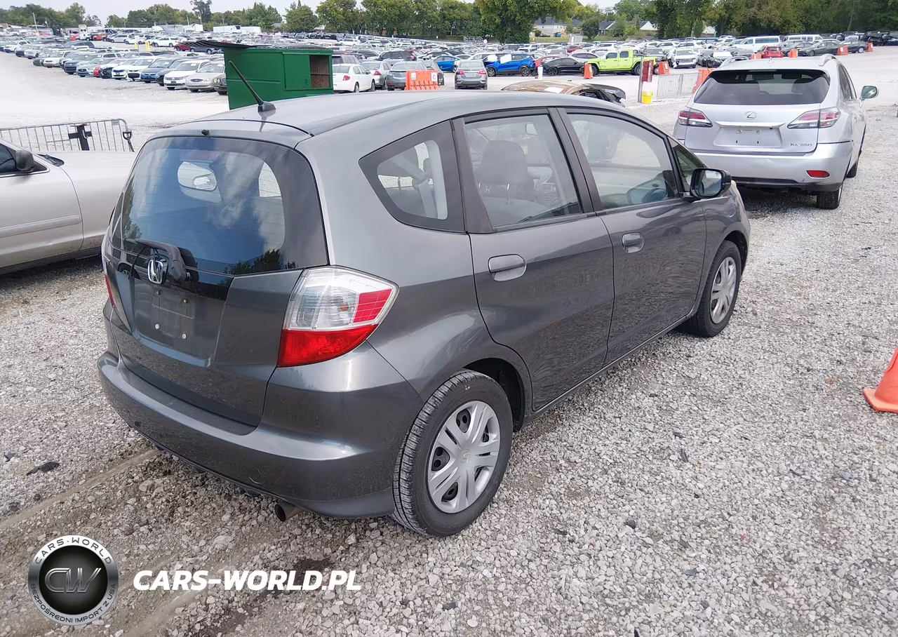 2011 Honda Fit VIN:JHMGE8H35BC010567 - 4