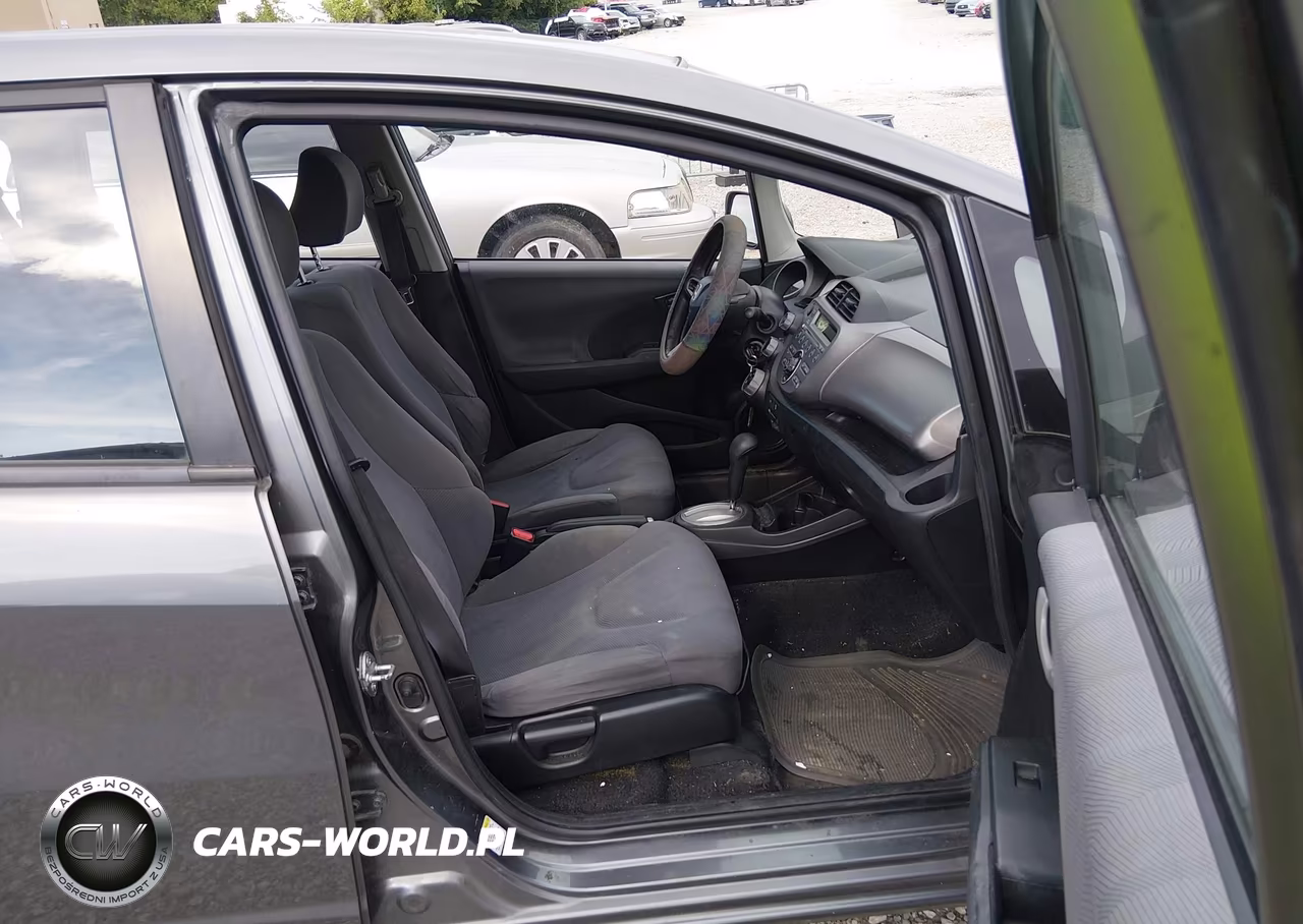 2011 Honda Fit VIN:JHMGE8H35BC010567 - 5