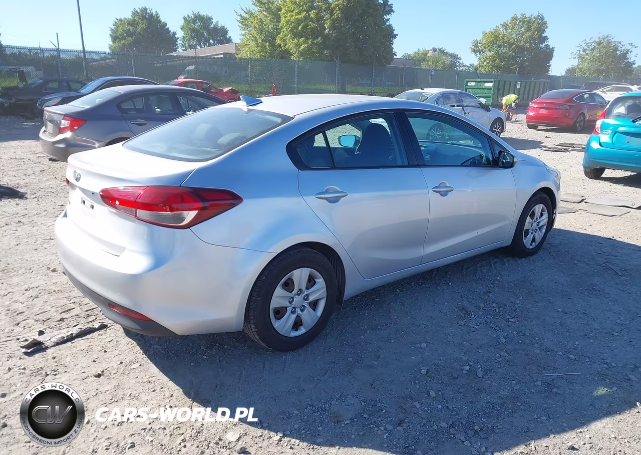 2018 Kia Forte Lx VIN:3KPFL4A77JE197794 - 4