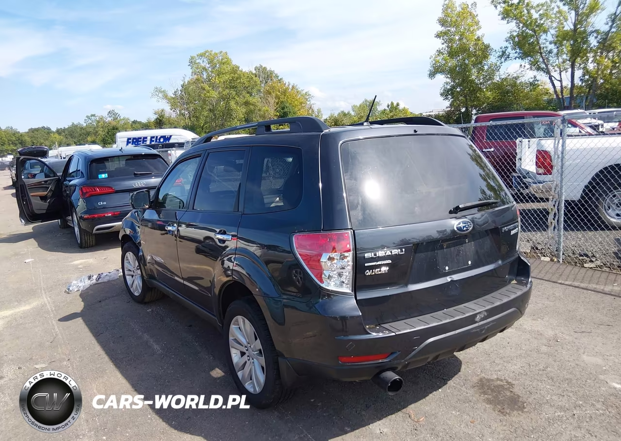 2013 Subaru Forester 2.5X Premium VIN:JF2SHADC5DH434807 - 3