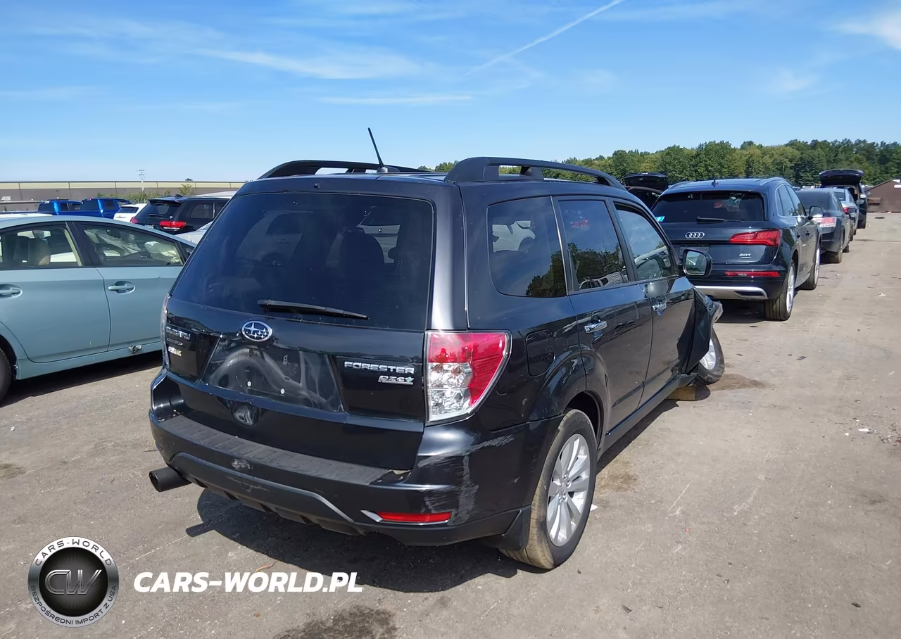 2013 Subaru Forester 2.5X Premium VIN:JF2SHADC5DH434807 - 4