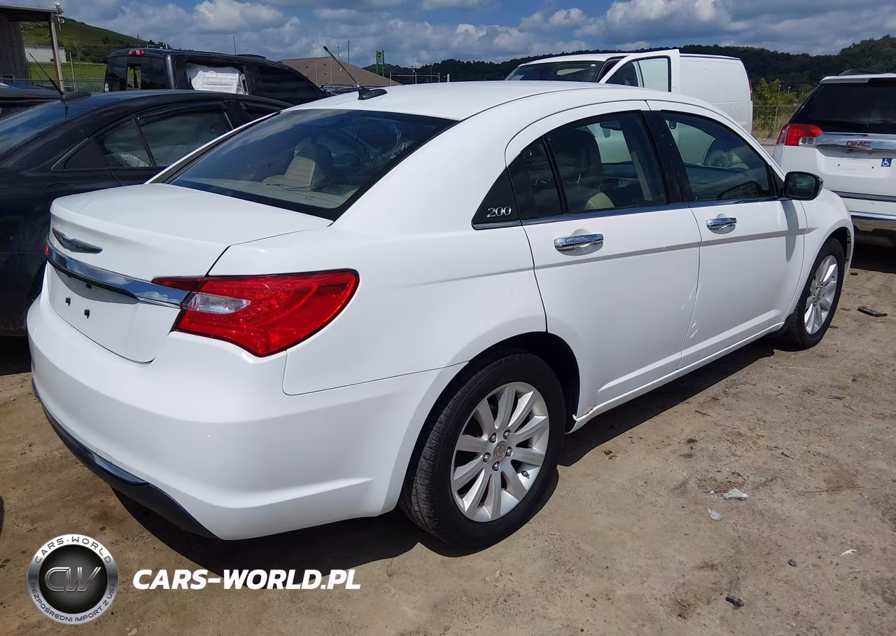 2014 Chrysler 200 Limited VIN:1C3CCBCG5EN185802 - 4