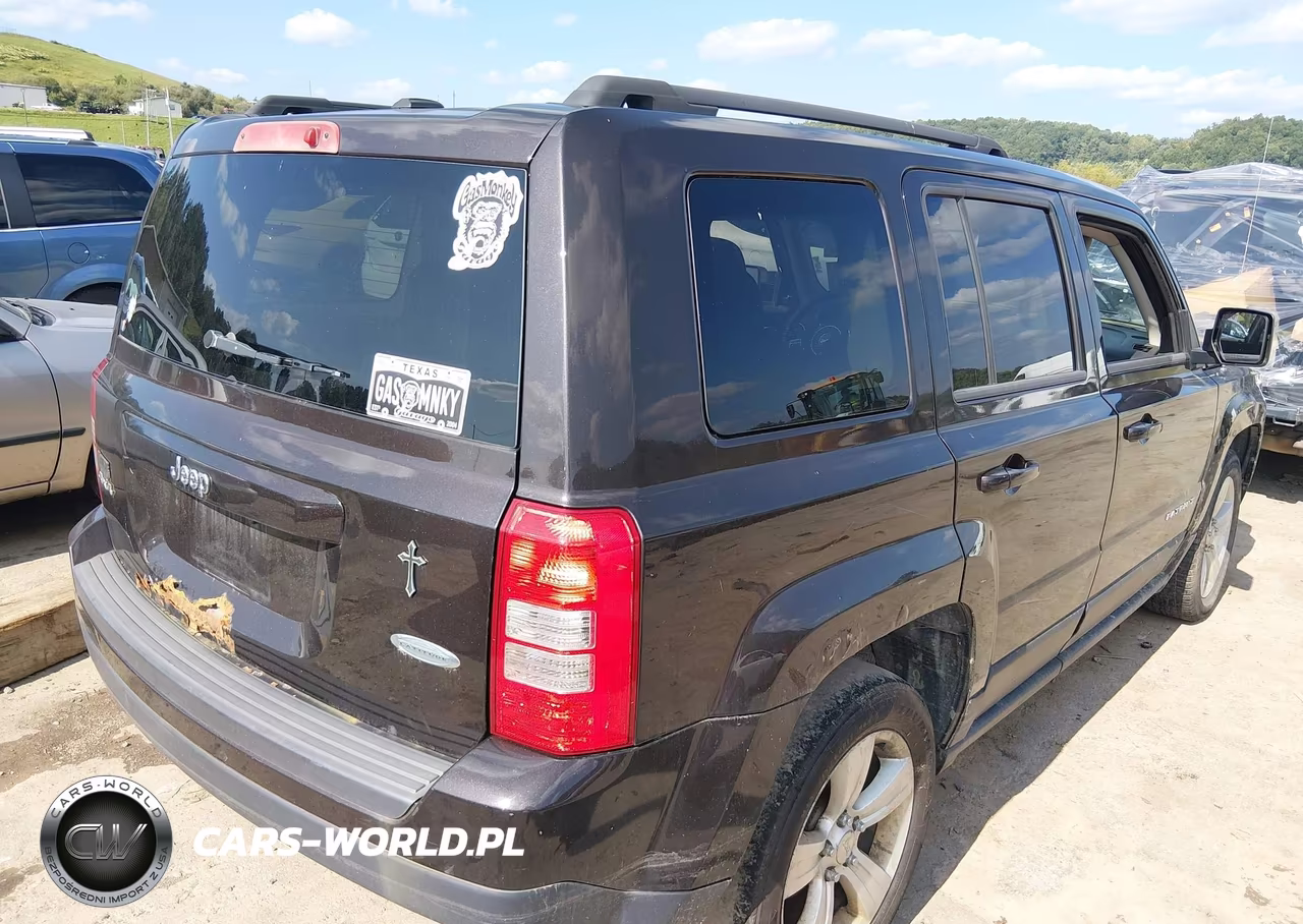 2014 Jeep Patriot Latitude VIN:1C4NJRFB3ED762304 - 4