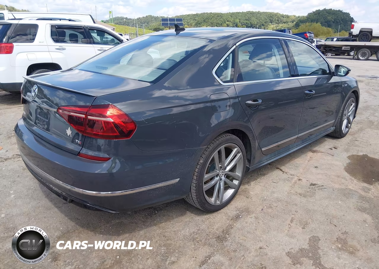 2017 Volkswagen Passat 1.8T R-Line VIN:1VWDT7A37HC000112 - 4