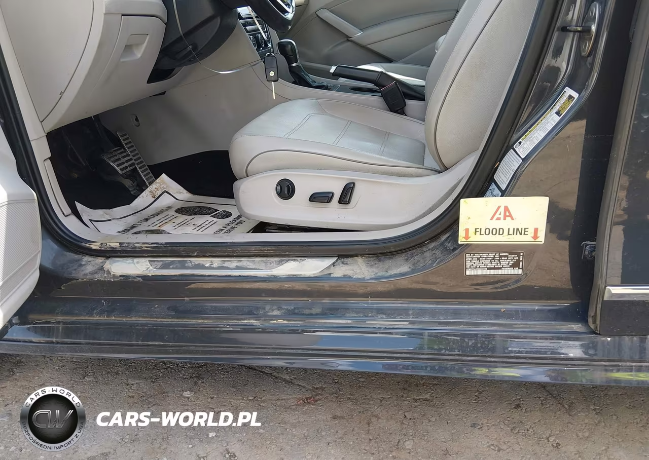 2017 Volkswagen Passat 1.8T R-Line VIN:1VWDT7A37HC000112 - 6