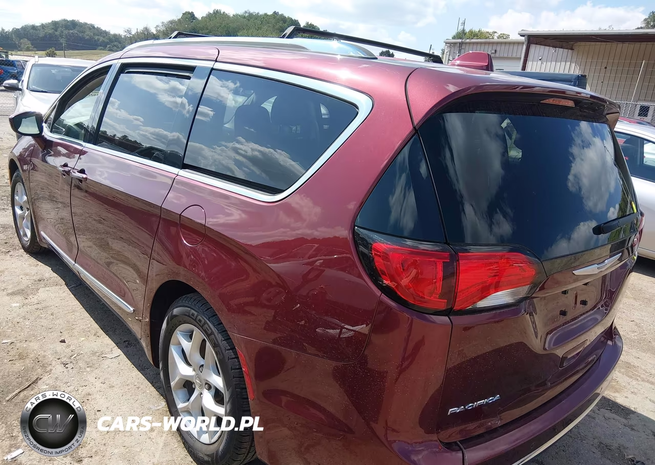 2018 Chrysler Pacifica Touring L Plus VIN:2C4RC1EG7JR315489 - 3