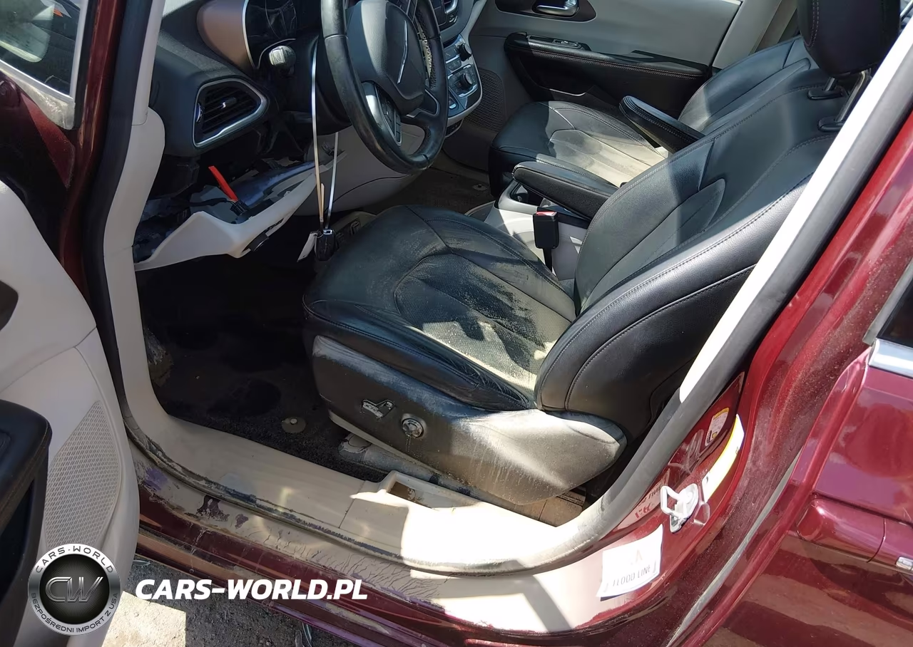 2018 Chrysler Pacifica Touring L Plus VIN:2C4RC1EG7JR315489 - 6