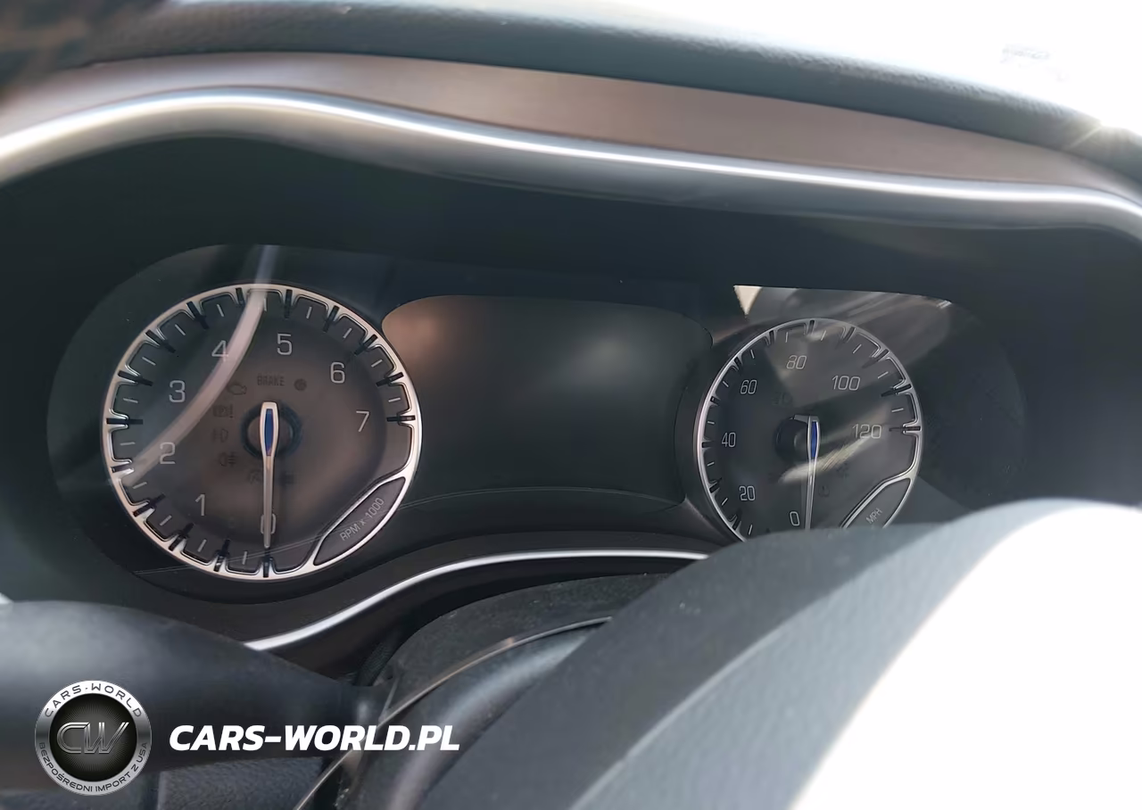 2018 Chrysler Pacifica Touring L Plus VIN:2C4RC1EG7JR315489 - 7