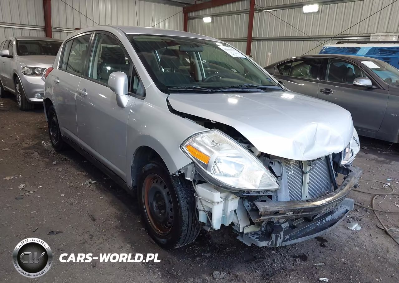 2012 Nissan Versa 1.8 S – zdjęcie 1 z 17
