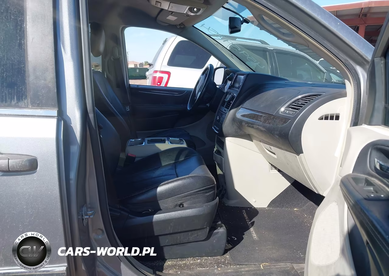 2014 Chrysler Town & Country Touring VIN:2C4RC1BG1ER448324 - 5