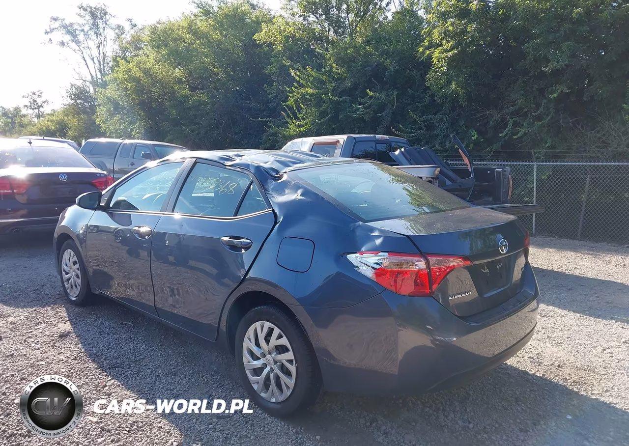 2017 Toyota Corolla Le VIN:2T1BURHE3HC935841 - 3