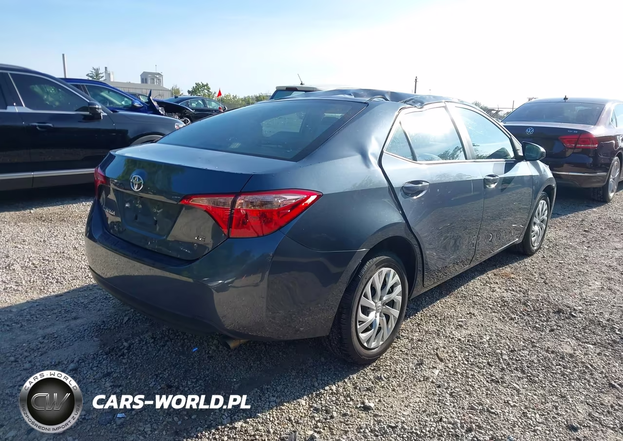2017 Toyota Corolla Le VIN:2T1BURHE3HC935841 - 4