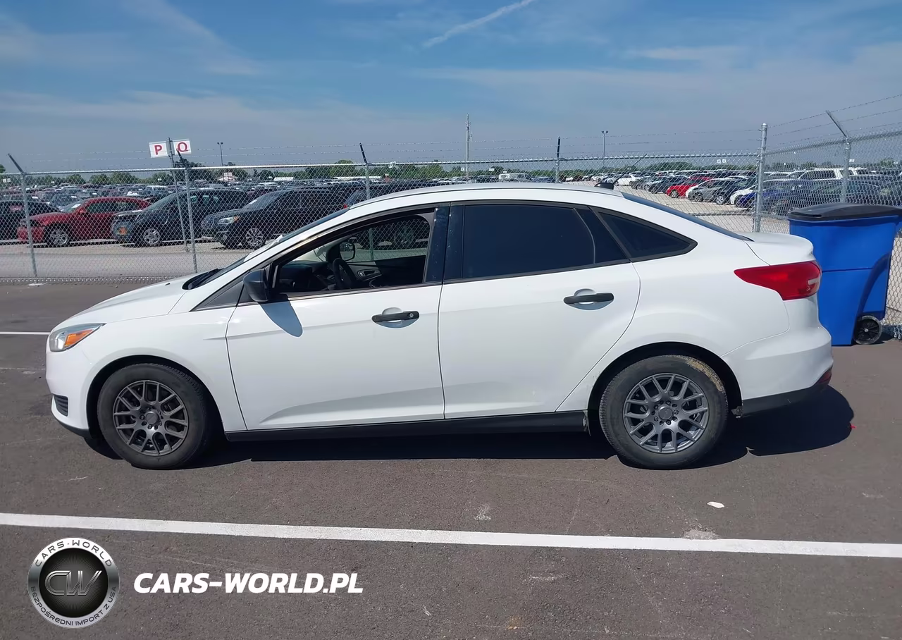 2017 Ford Focus S VIN:1FADP3E29HL257943 - 11