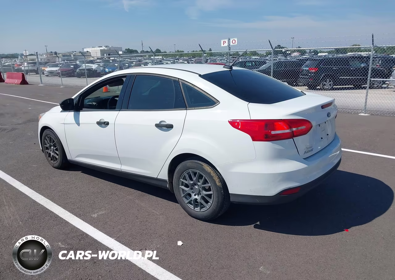 2017 Ford Focus S VIN:1FADP3E29HL257943 - 3
