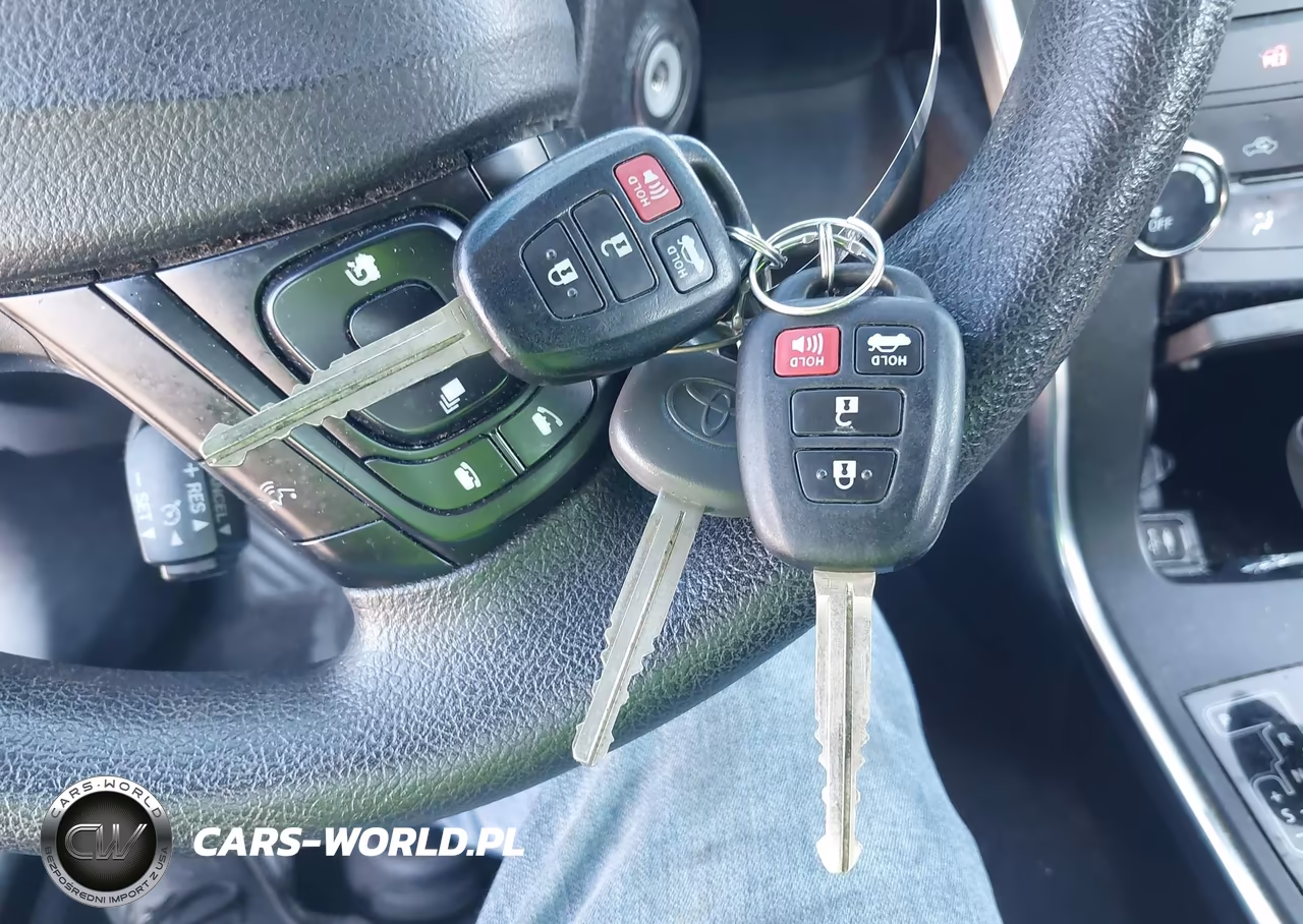 2016 Toyota Camry Le VIN:4T1BF1FK3GU175332 - 11