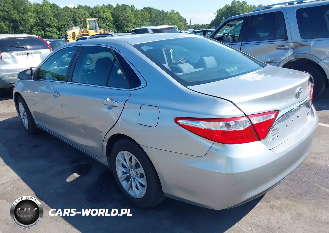 2016 Toyota Camry Le VIN:4T1BF1FK3GU175332 - 3