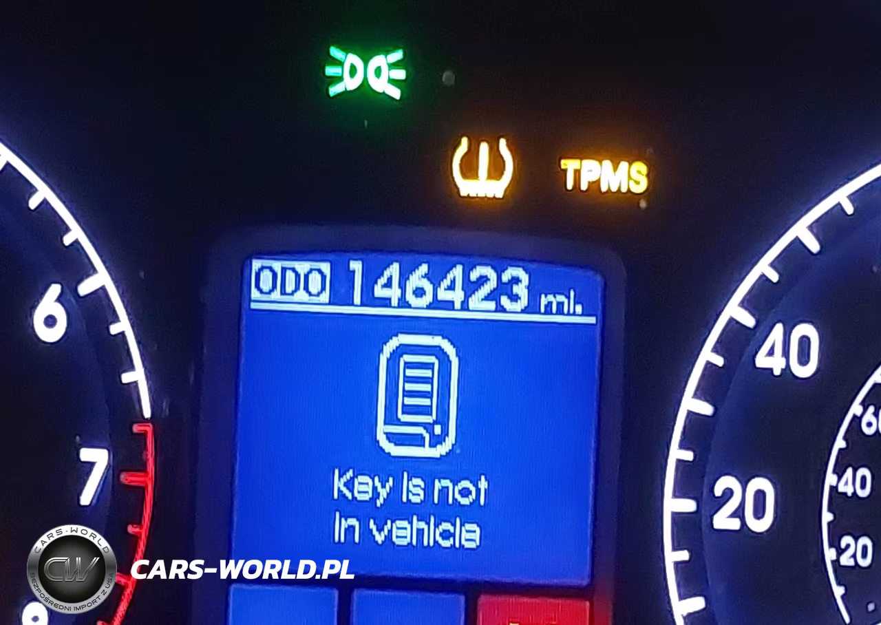 2014 Hyundai Genesis 3.8 VIN:KMHGC4DD7EU260644 - 16