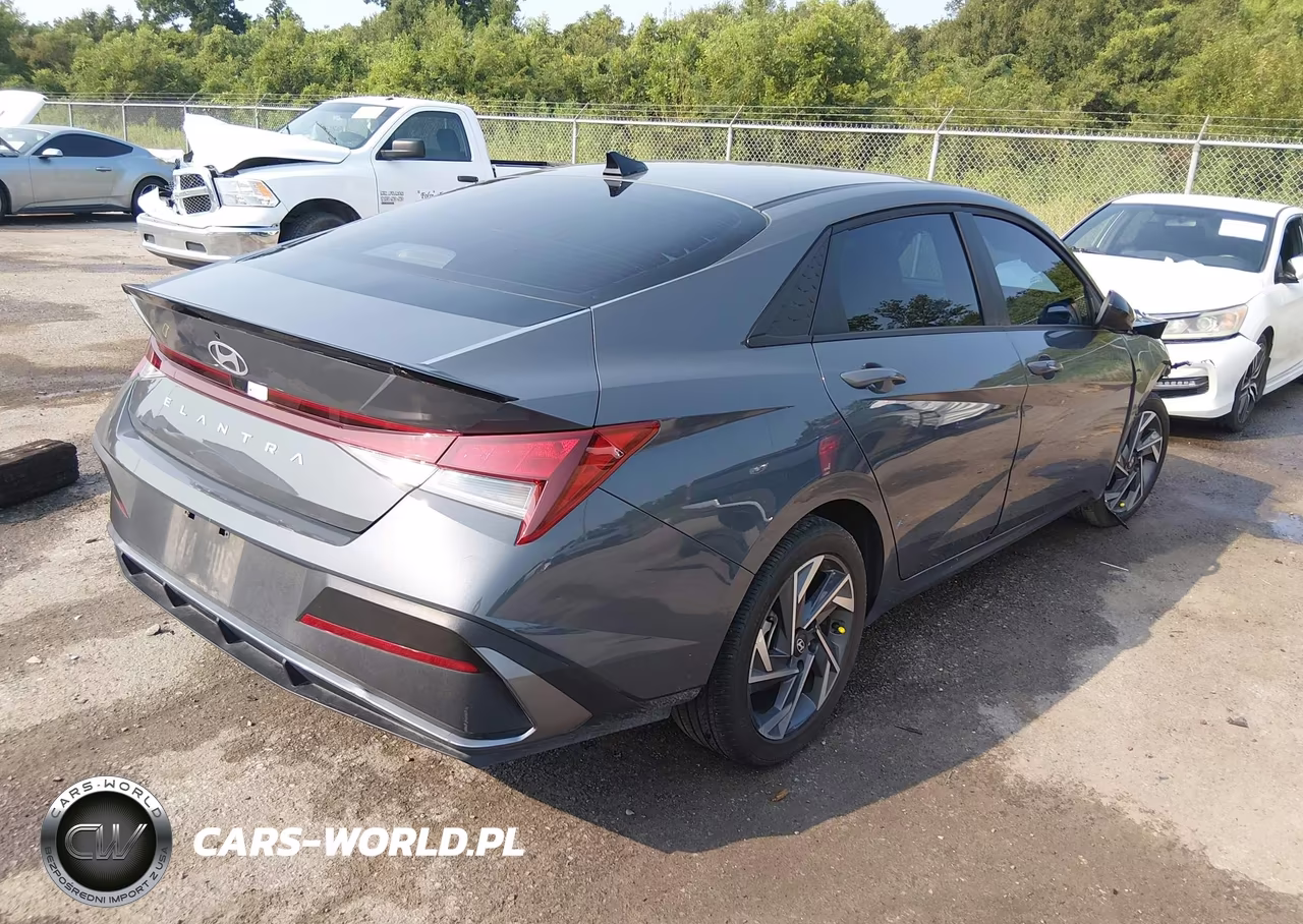 2025 Hyundai Elantra Sel Sport VIN:KMHLM4DGXSU934870 - 4