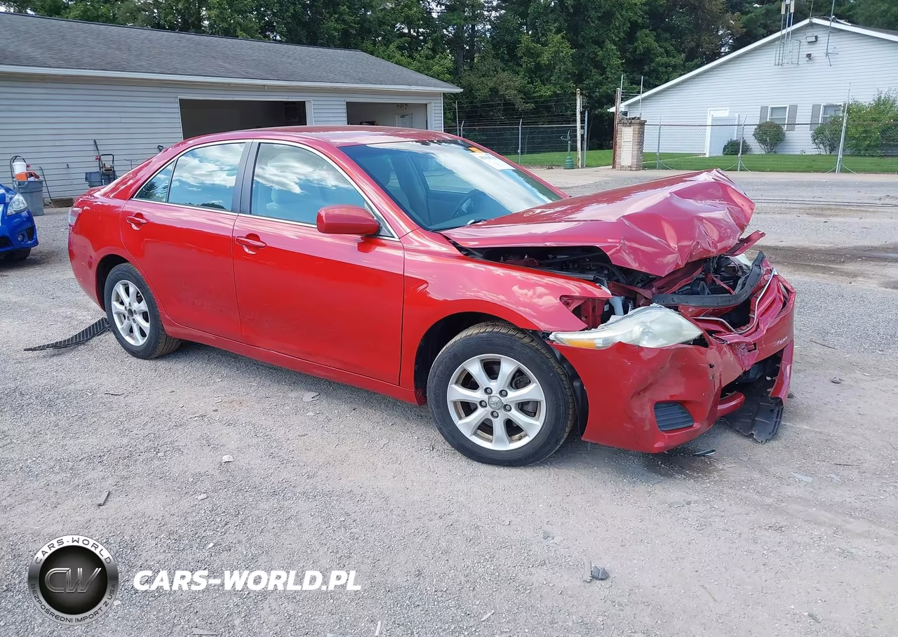 2011 Toyota Camry Le – zdjęcie 1 z 18