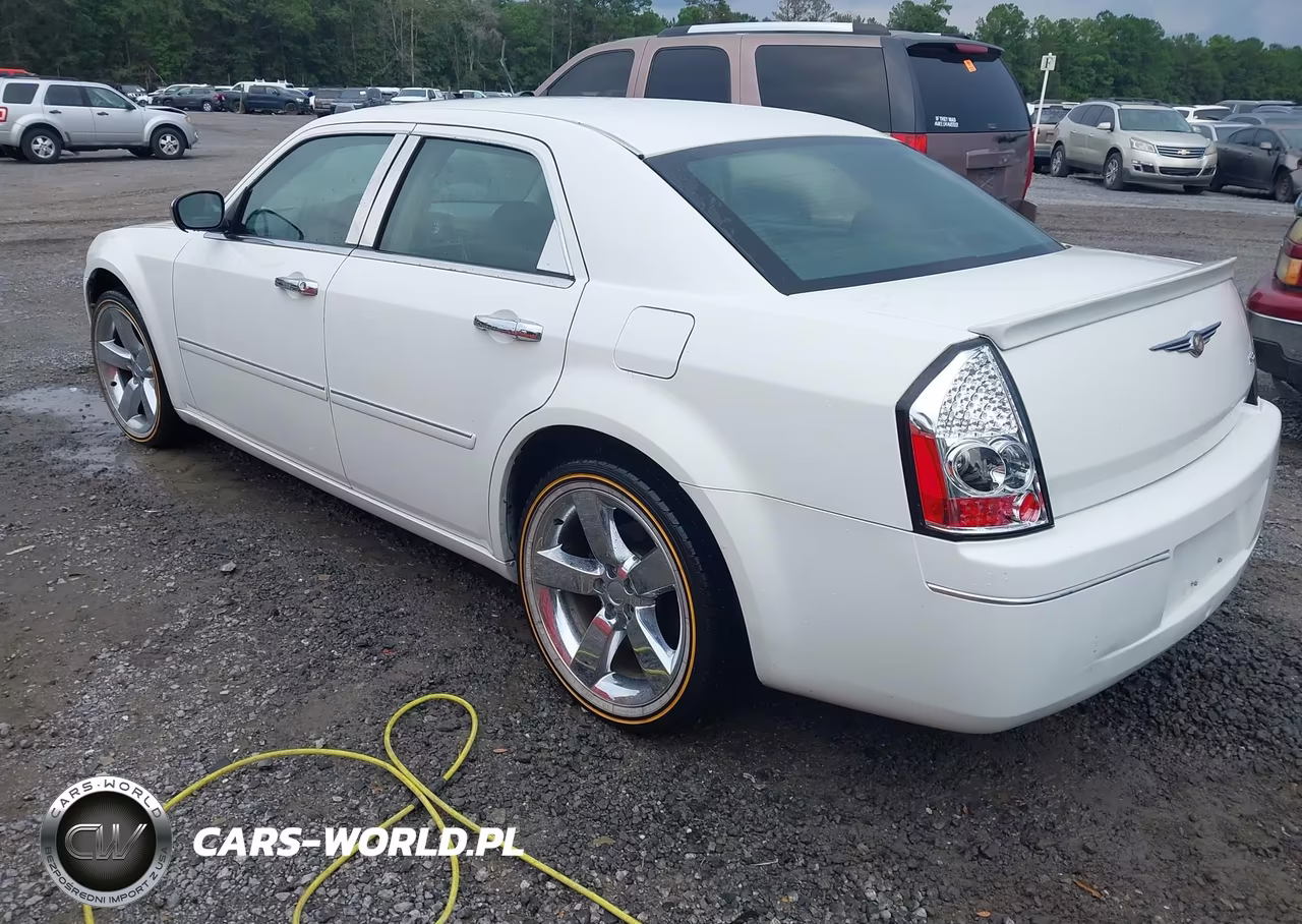 2007 Chrysler 300 VIN:2C3KA43R17H710736 - 3