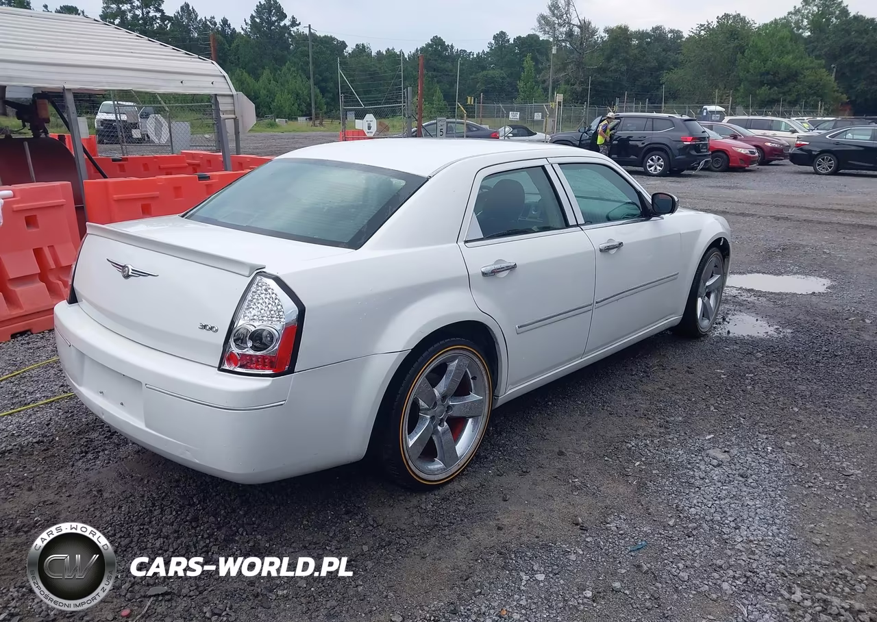 2007 Chrysler 300 VIN:2C3KA43R17H710736 - 4