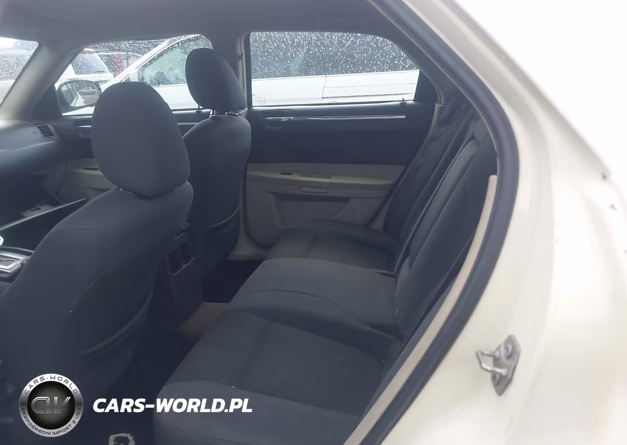 2007 Chrysler 300 VIN:2C3KA43R17H710736 - 8