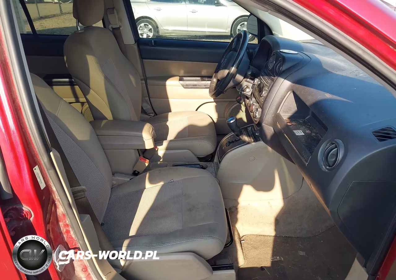 2012 Jeep Compass Latitude VIN:1C4NJCEB5CD678187 - 5