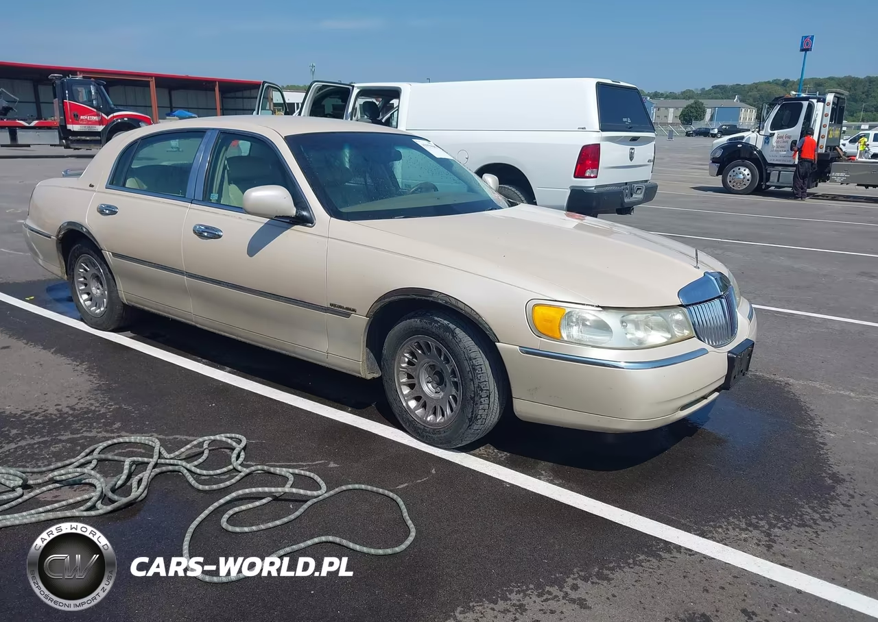 2001 Lincoln Town Car Cartier