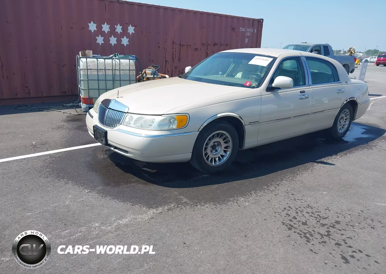 2001 Lincoln Town Car Cartier VIN:1LNHM83W41Y675757 - 2