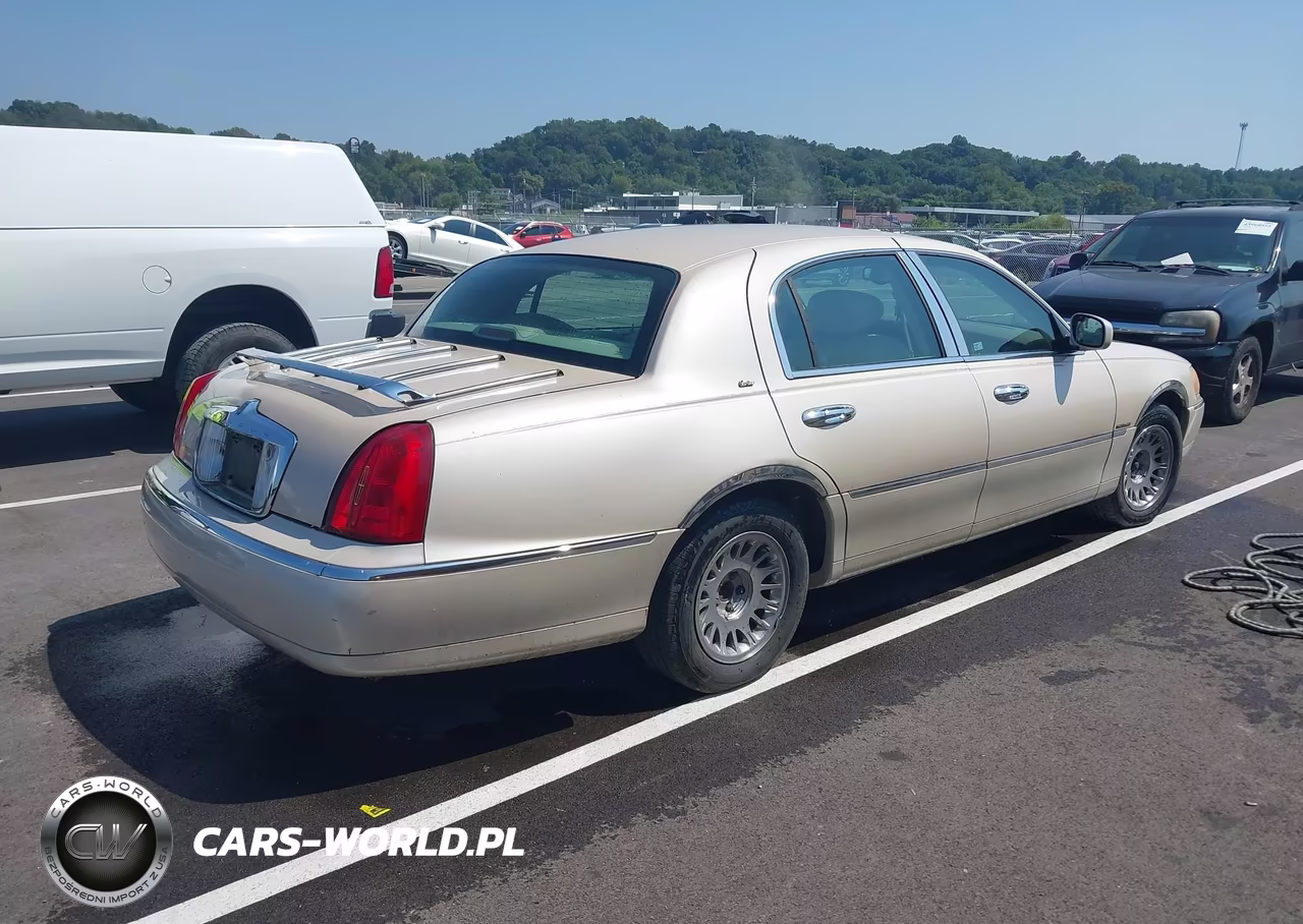 2001 Lincoln Town Car Cartier VIN:1LNHM83W41Y675757 - 4