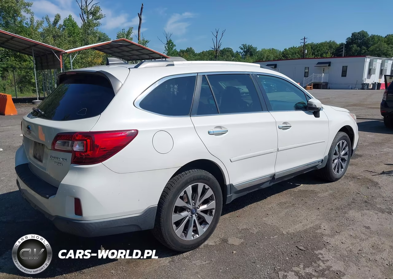 2017 Subaru Outback 3.6R Touring VIN:4S4BSETC4H3388328 - 4