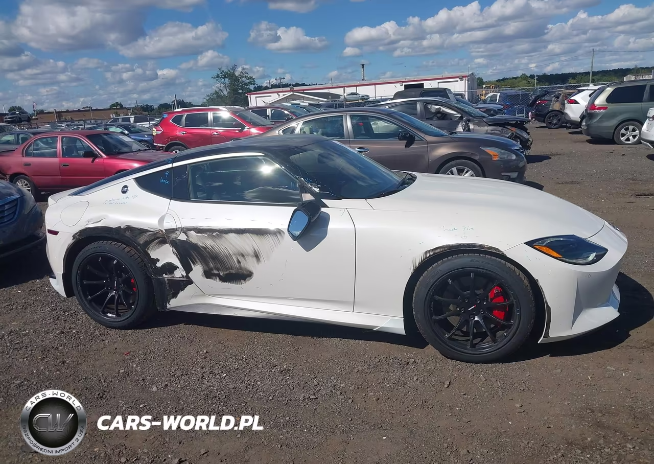 2025 Nissan Z Performance Manual Transmission VIN:JN1BZ4BH1SM410068 - 13