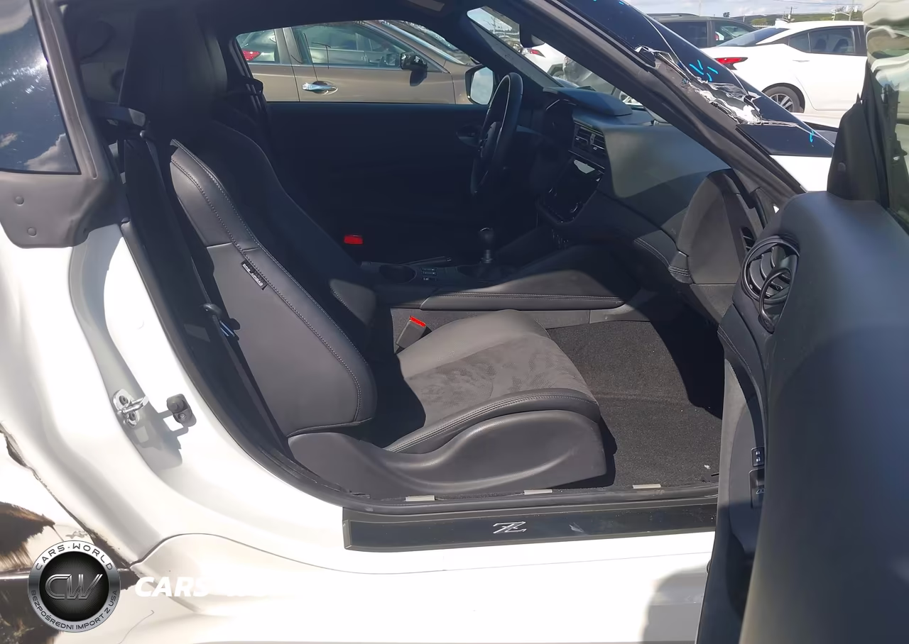 2025 Nissan Z Performance Manual Transmission VIN:JN1BZ4BH1SM410068 - 5