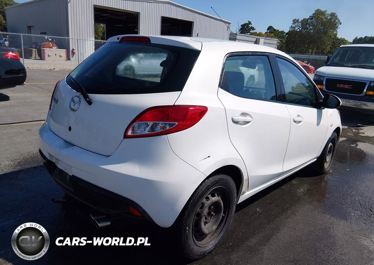 2014 Mazda Mazda2 Sport VIN:JM1DE1KY6E0174397 - 4