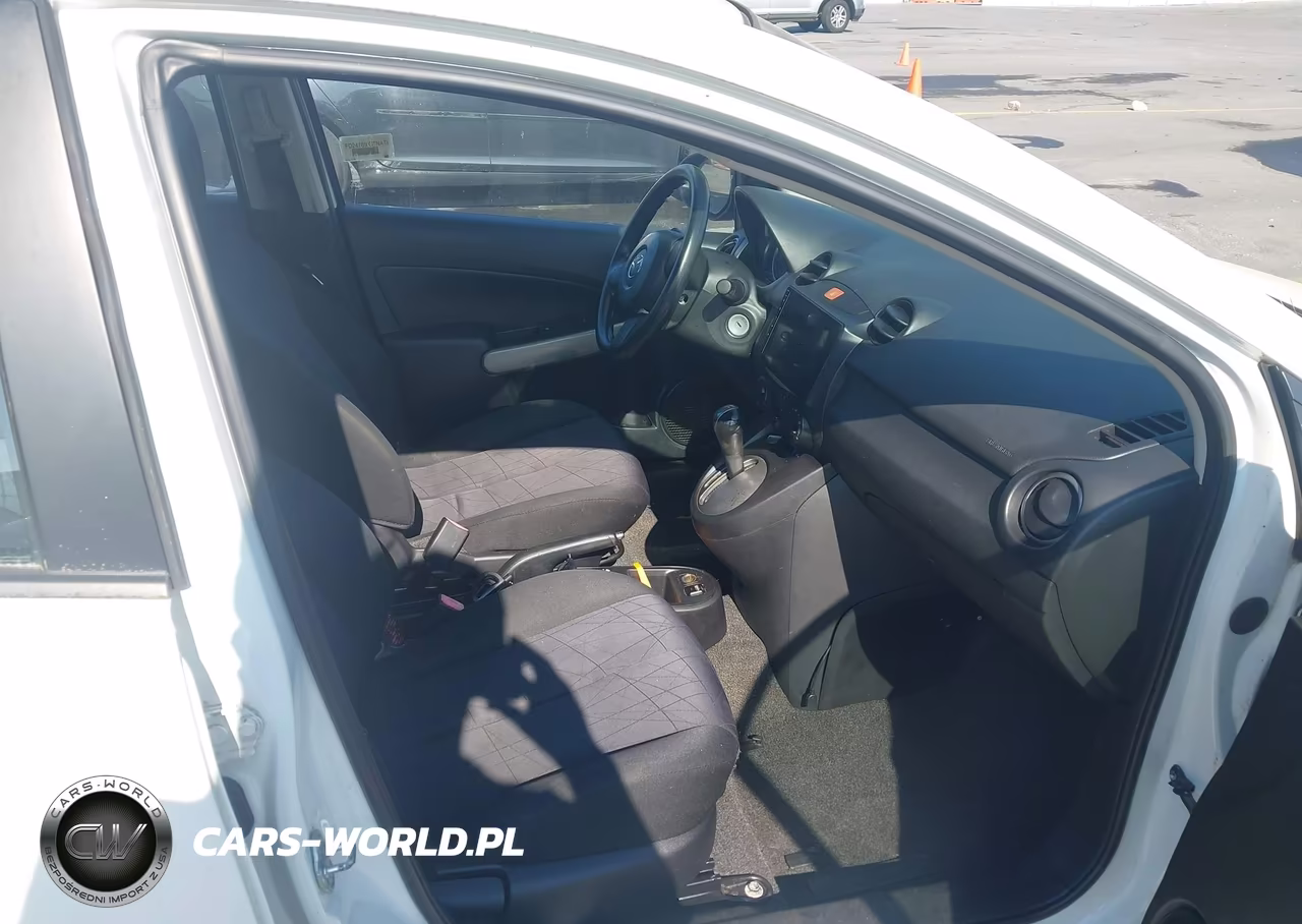 2014 Mazda Mazda2 Sport VIN:JM1DE1KY6E0174397 - 5