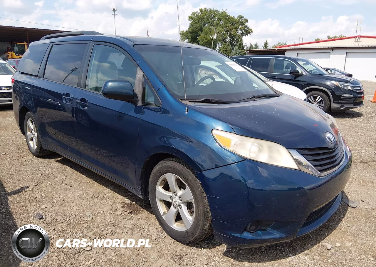 2011 Toyota Sienna Le V6 – zdjęcie 1 z 16