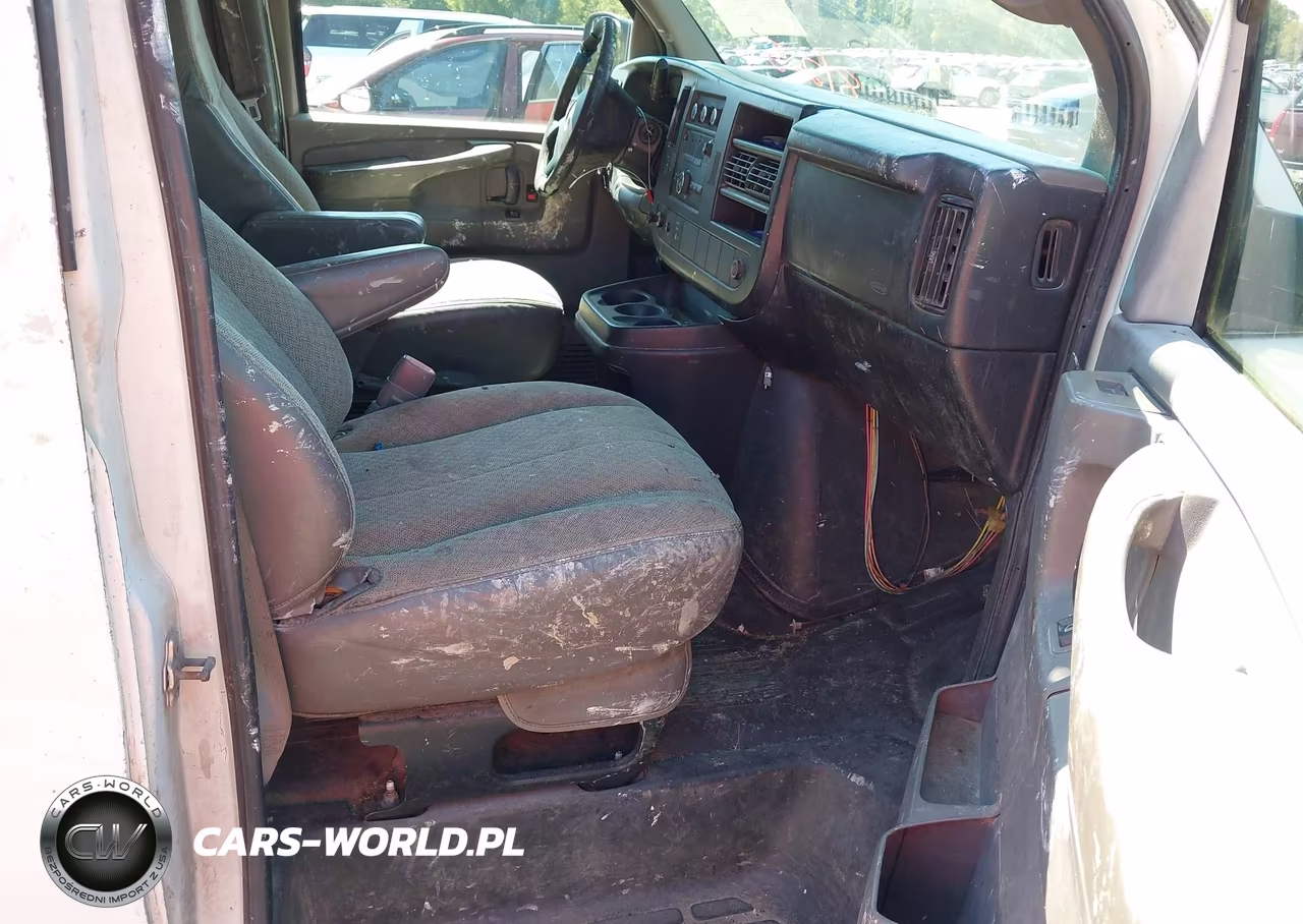 2011 Chevrolet Express 2500 Work Van VIN:1GCWGFCA4B1100614 - 5